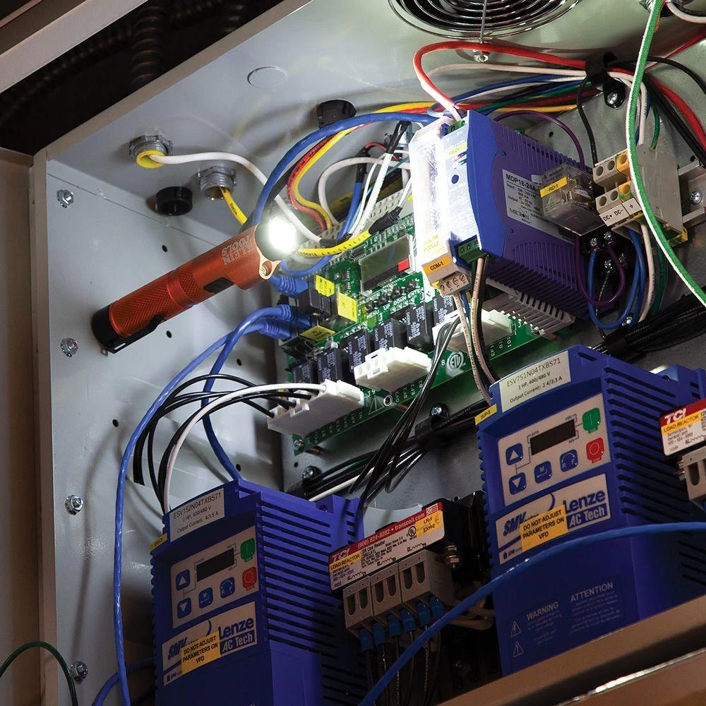 Klein Tools Rechargeable Focus Flashlight With Laser, Model 56040 10 Klein Tools Rechargeable Focus Flashlight With Laser, Model 56040 - Image 8